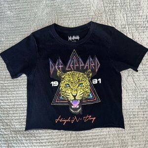 Black Graphic Def Leppard T-Shirt / Youth size Small / Cropped style